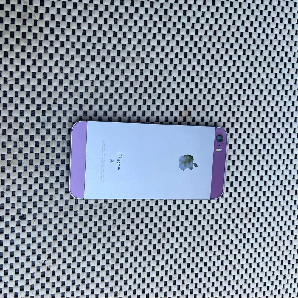 iPhone SE Custom Purple 32gb Unlocked Mint Condition